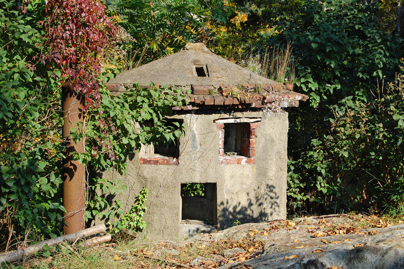 bannerman's island outhouse