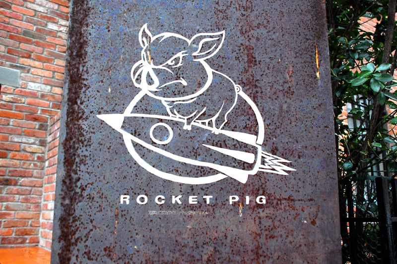 rocket pig logo
